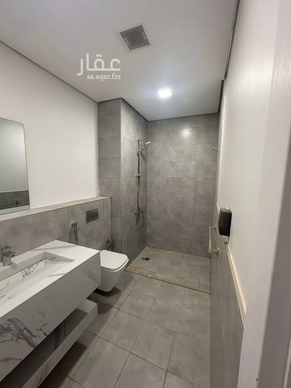 فيلا 5 غرف في النرجس 12