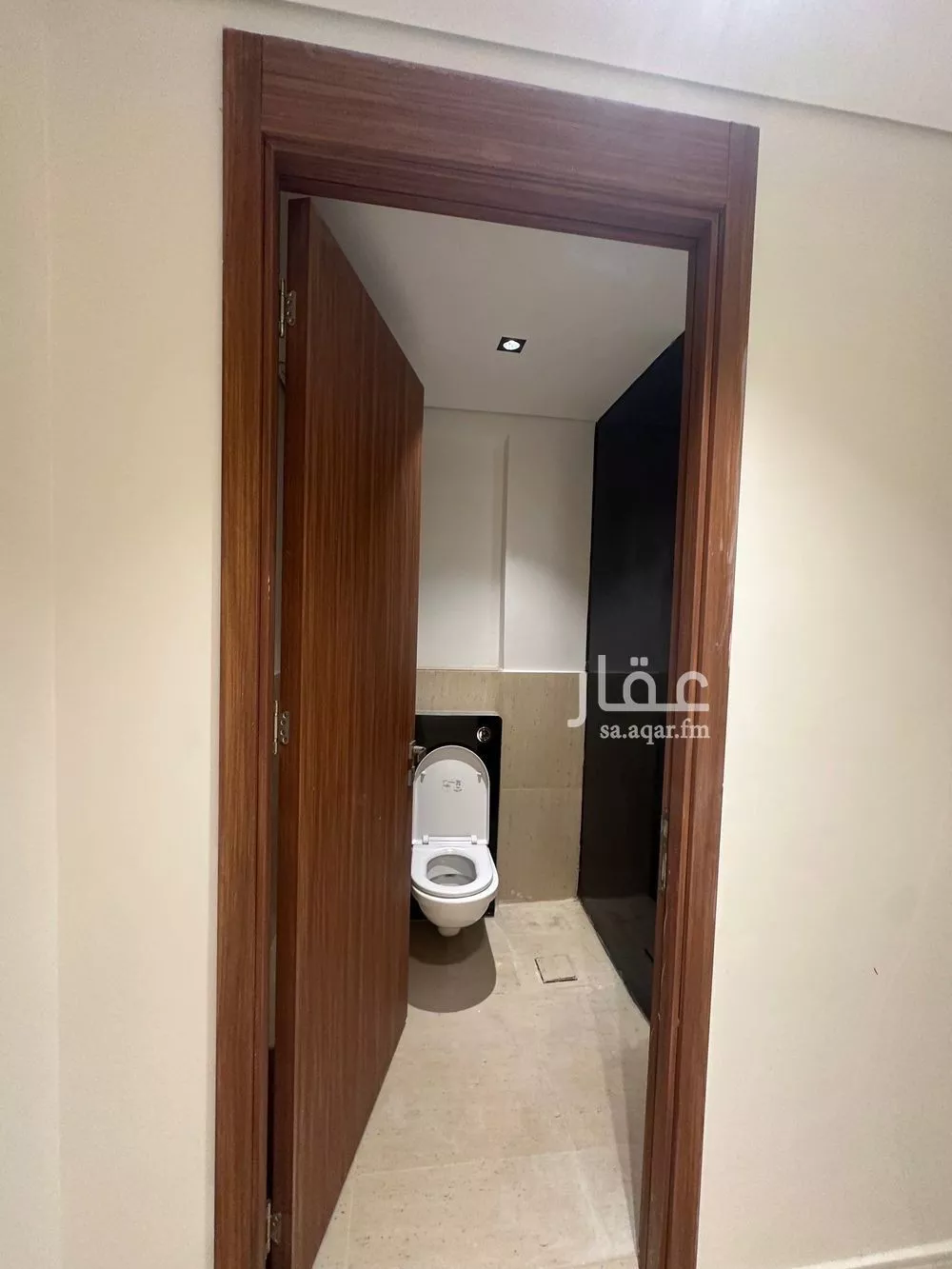 فيلا 5 غرف في العارض 8