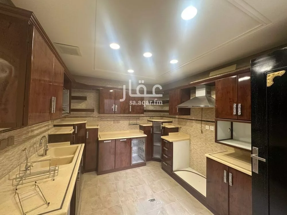 5 bedroom villa in Hittin, Riyadh 16