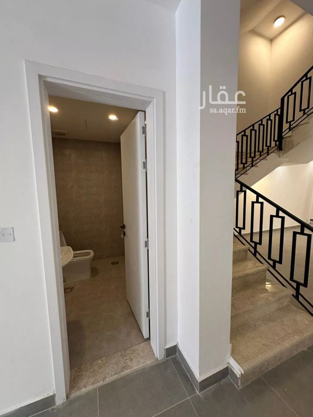 فيلا 5 غرف في النرجس 4