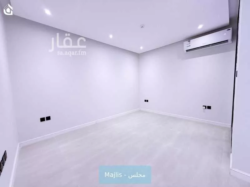 فيلا 4 غرف في العارض 6