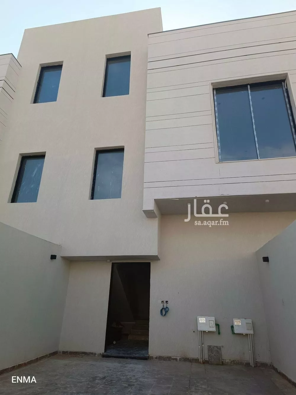 3 bedroom floor in King Faisal 2