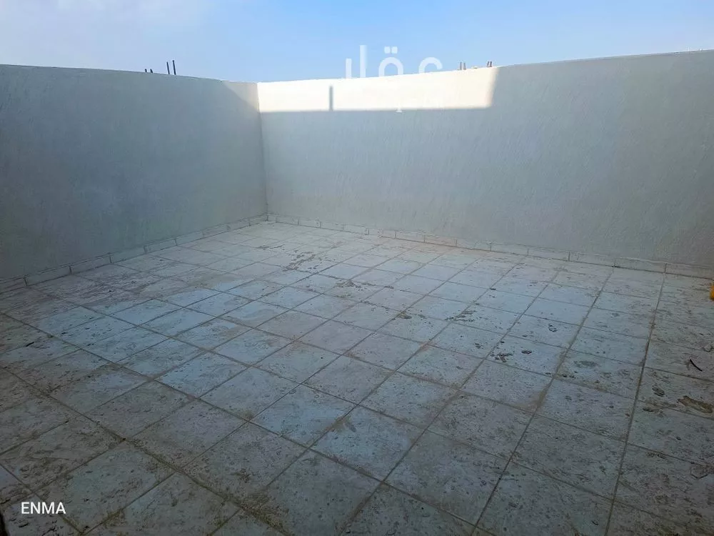 3 bedroom floor in King Faisal 9