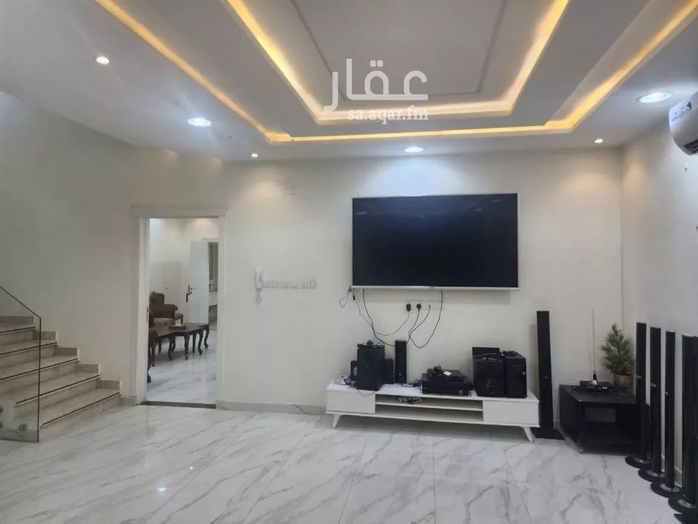فيلا 5 غرف في عكاظ 7
