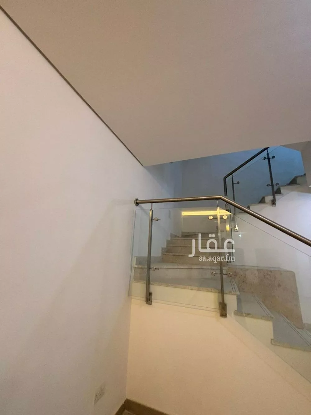 فيلا 4 غرف في العارض 2