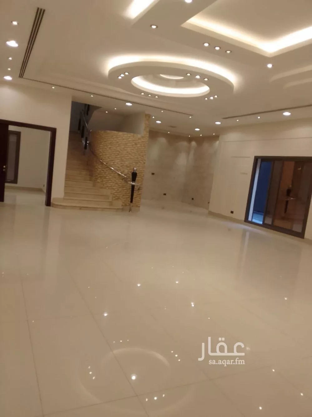 فيلا 4 غرف في النخيل 10