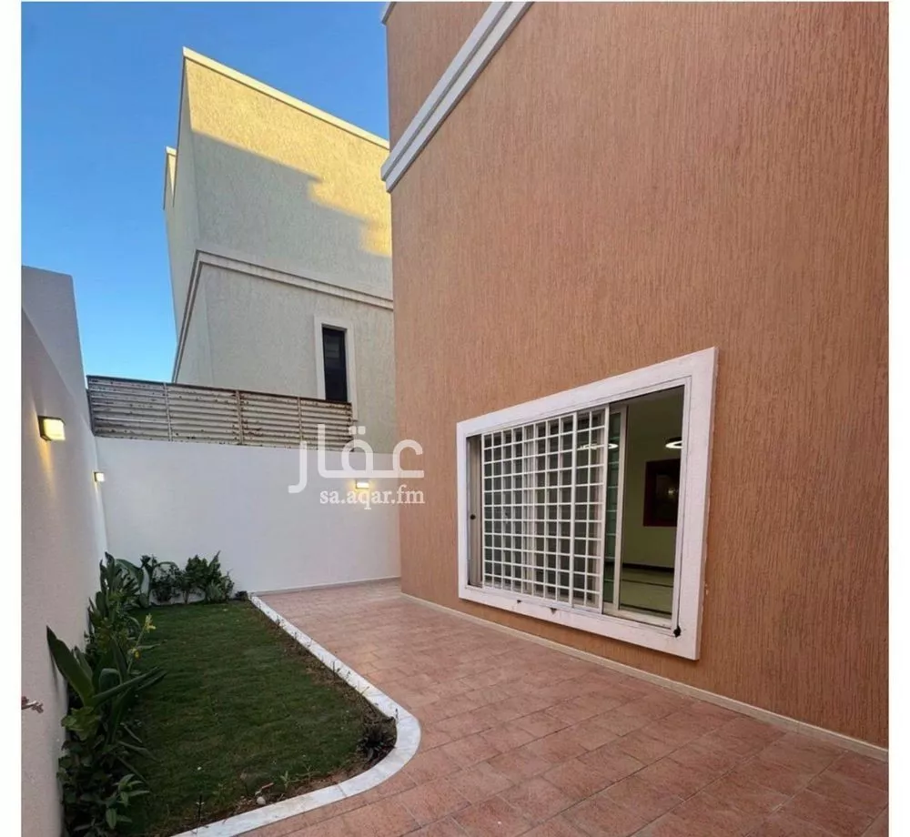 5 bedroom villa in Al Falah 2