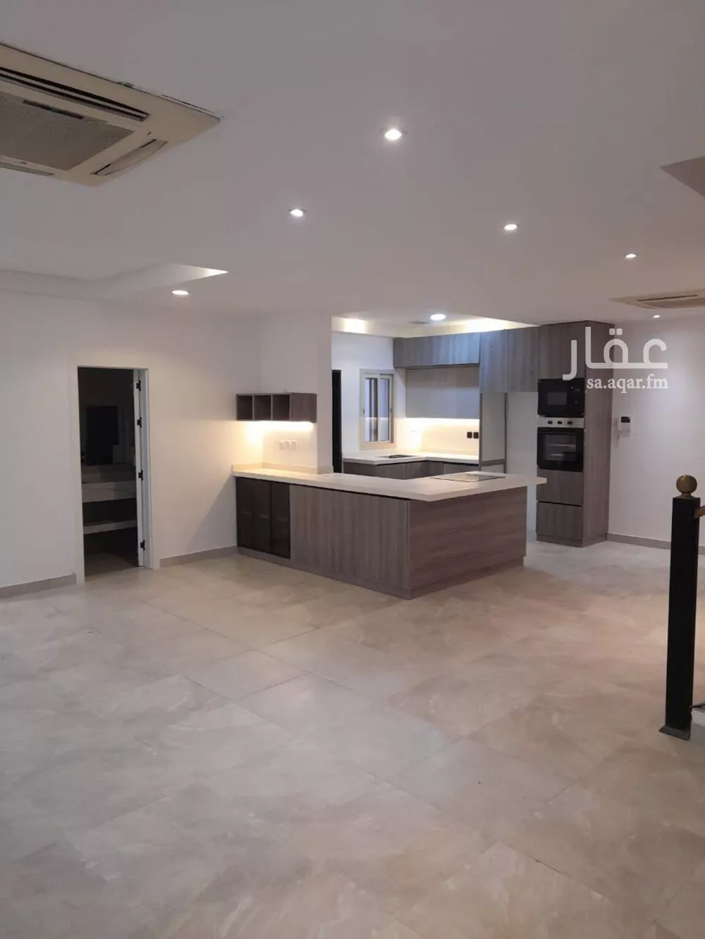 5 bedroom villa in Al Nakheel 8