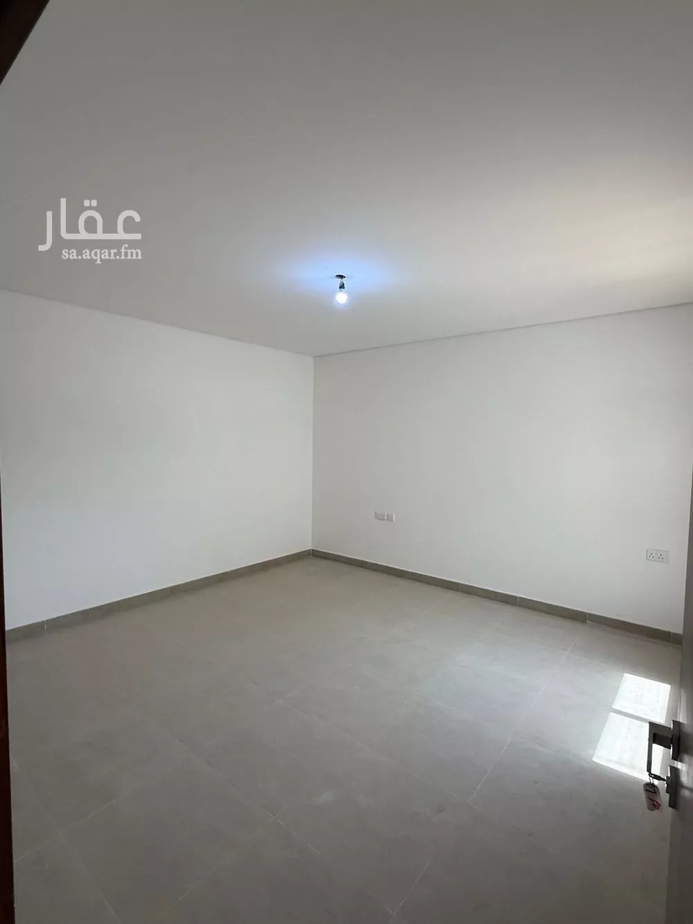 فيلا 4 غرف في العارض 5