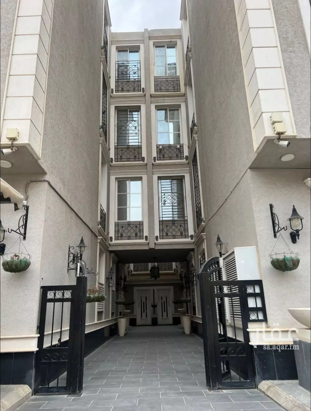 5 bedroom apartment in Al Yasmin 4