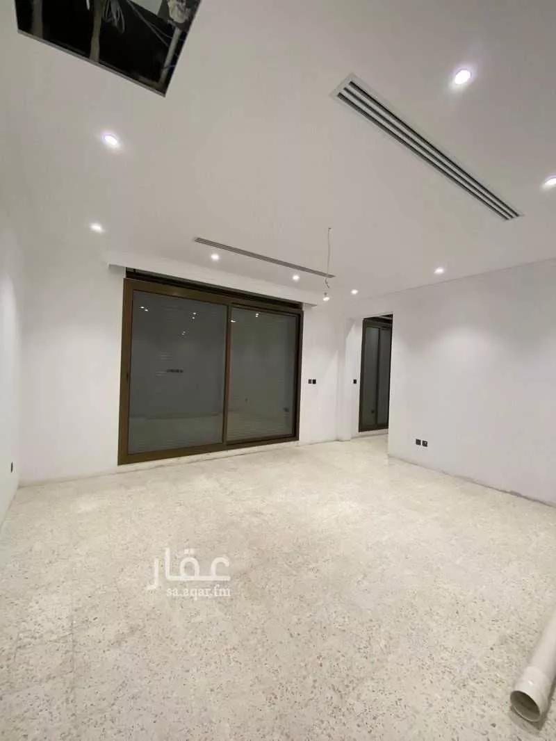 فيلا 4 غرف في عرقة 12