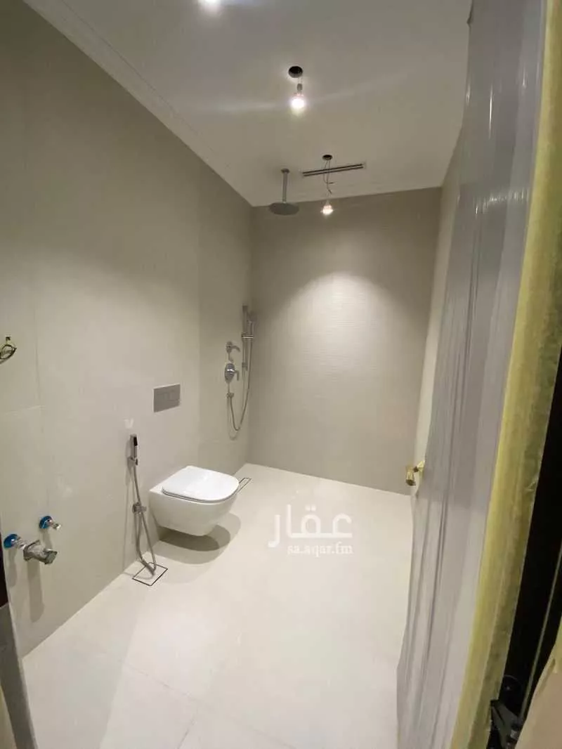 فيلا 4 غرف في عرقة 6