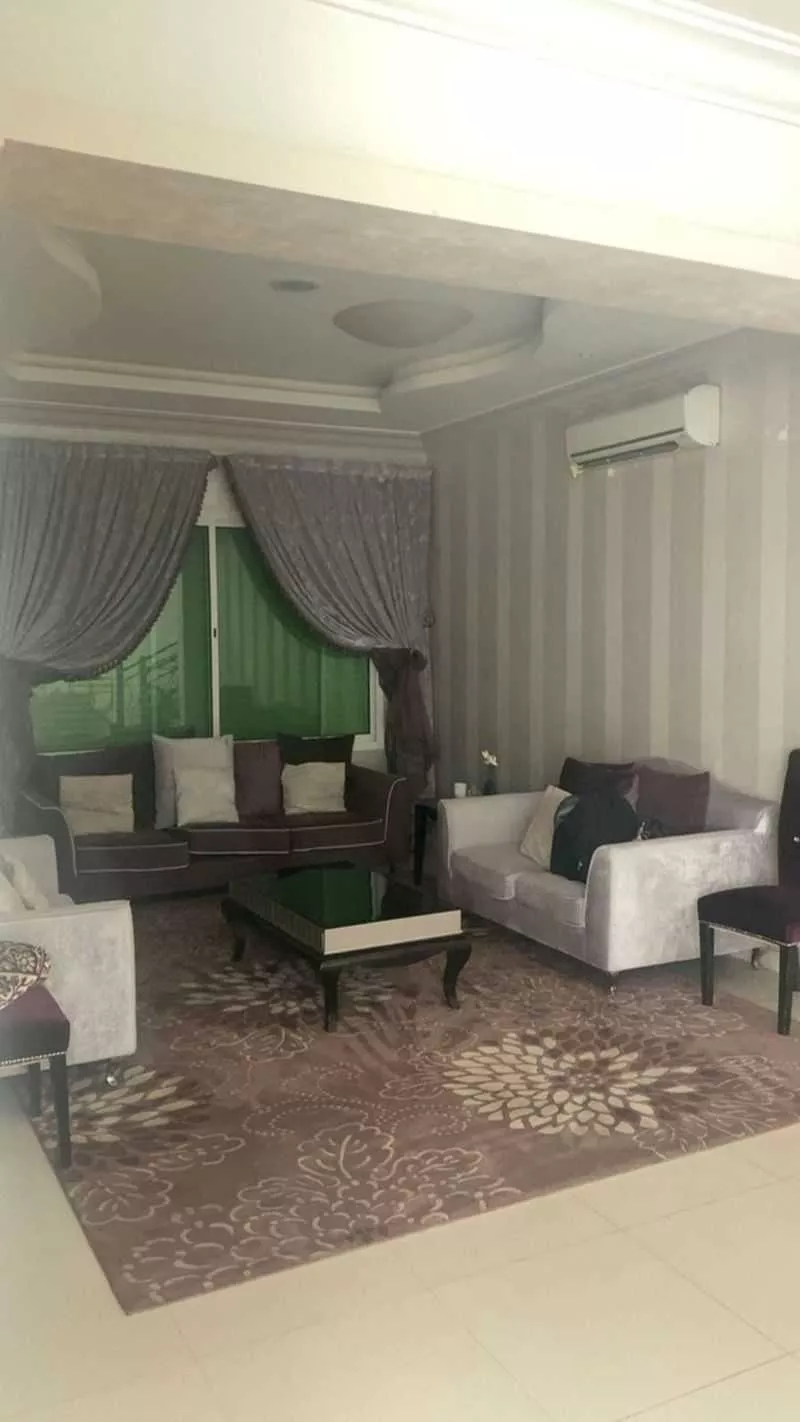 13 bedroom villa in Irqah 11