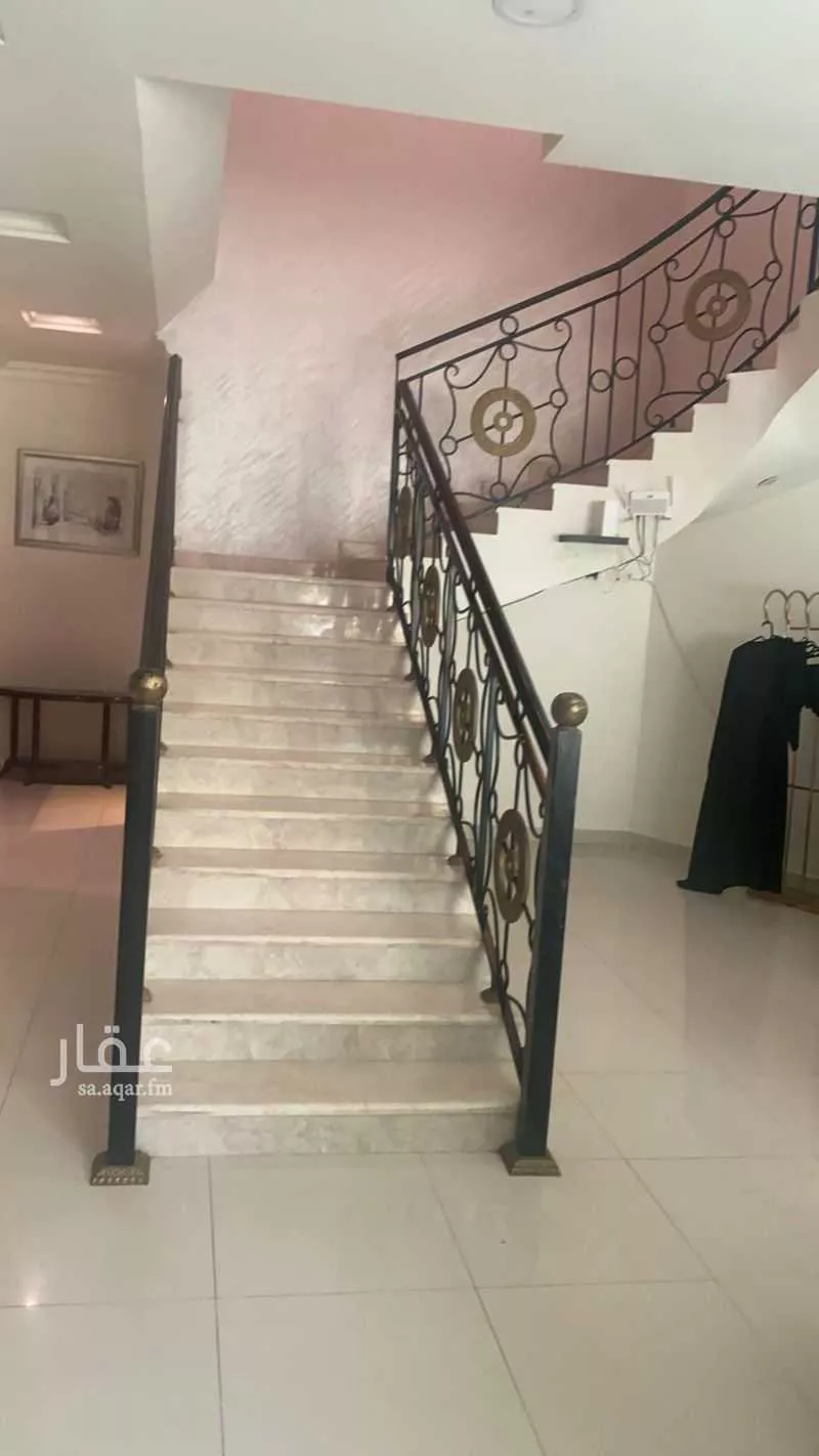 13 bedroom villa in Irqah 3