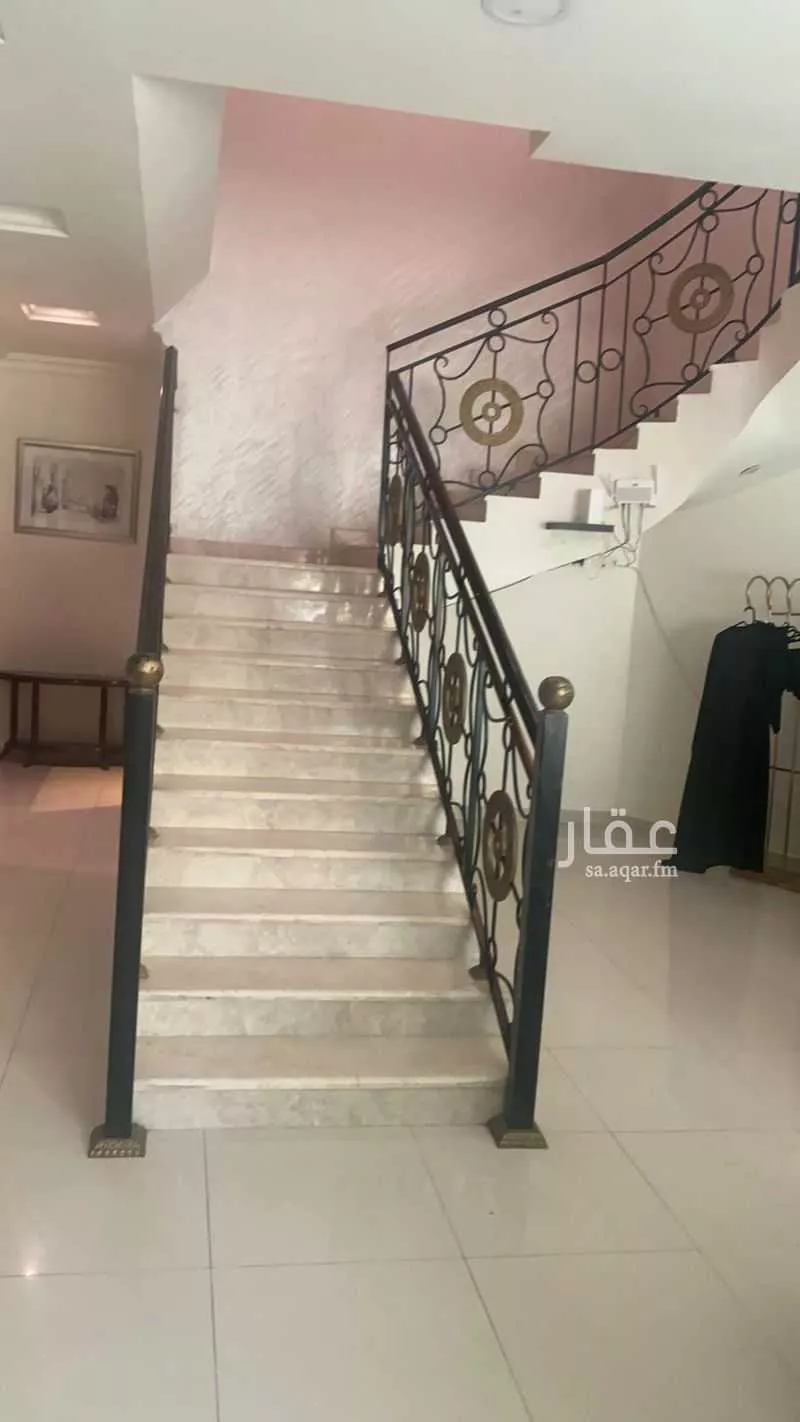 13 bedroom villa in Irqah 6