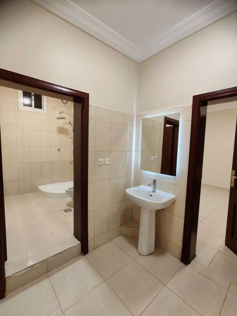 2 bedroom apartment in Al Ajawid, Jeddah 4