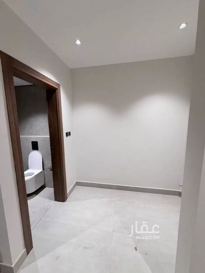 فيلا 5 غرف في العارض 8