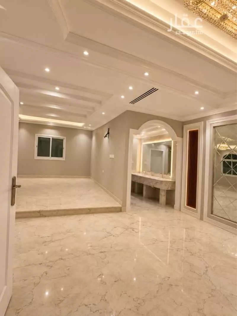 5 bedroom villa in Ishbiliyah 9