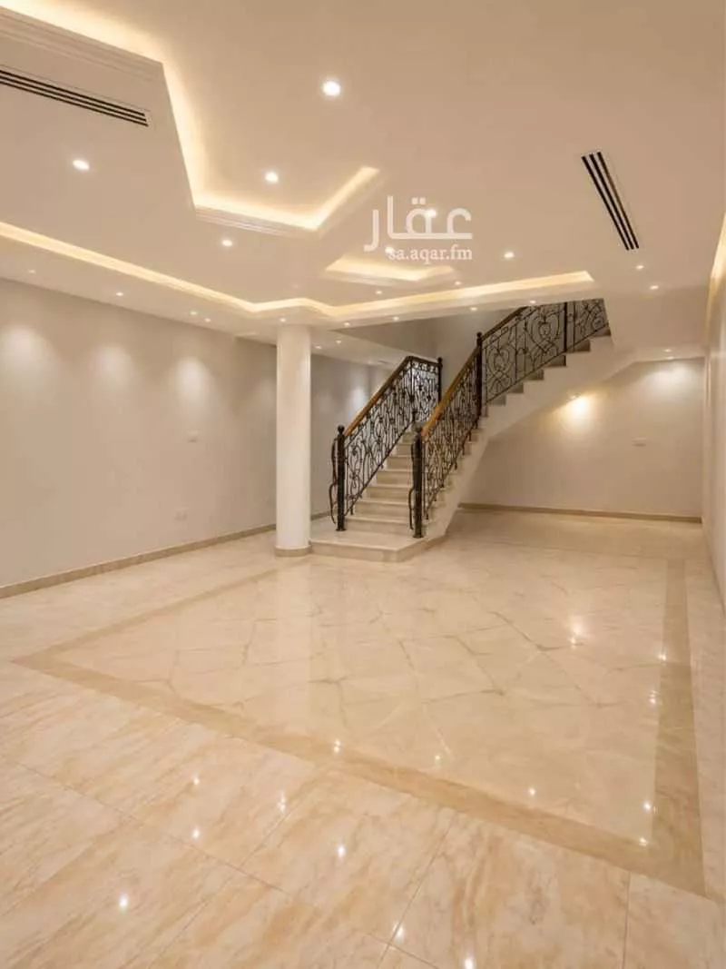 5 bedroom villa in Ishbiliyah 8