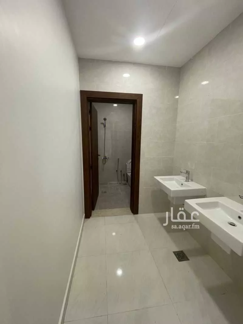8 bedroom villa in Al Janadriyah 12