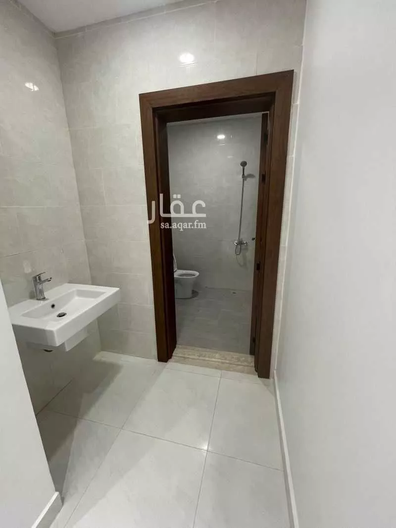 8 bedroom villa in Al Janadriyah 18
