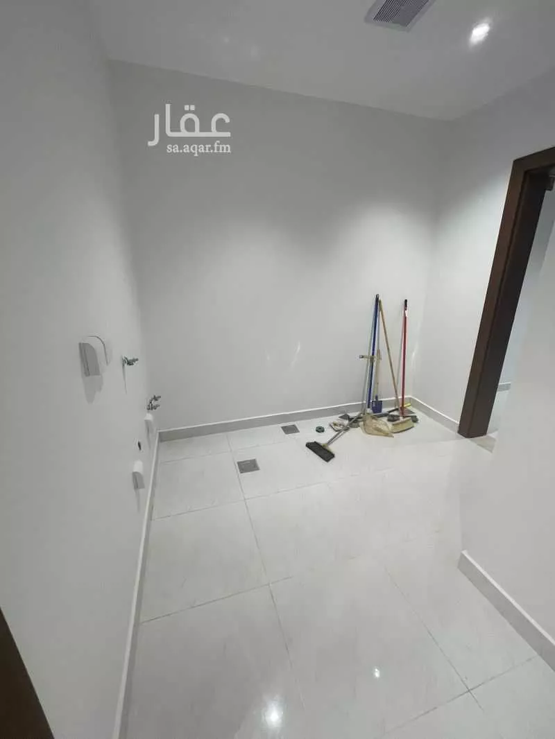 8 bedroom villa in Al Janadriyah 20