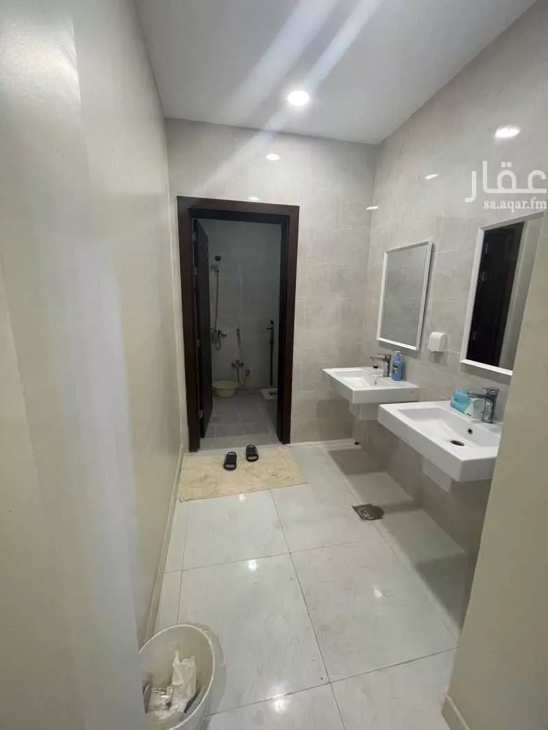 فيلا 7 غرف في الجنادرية 9