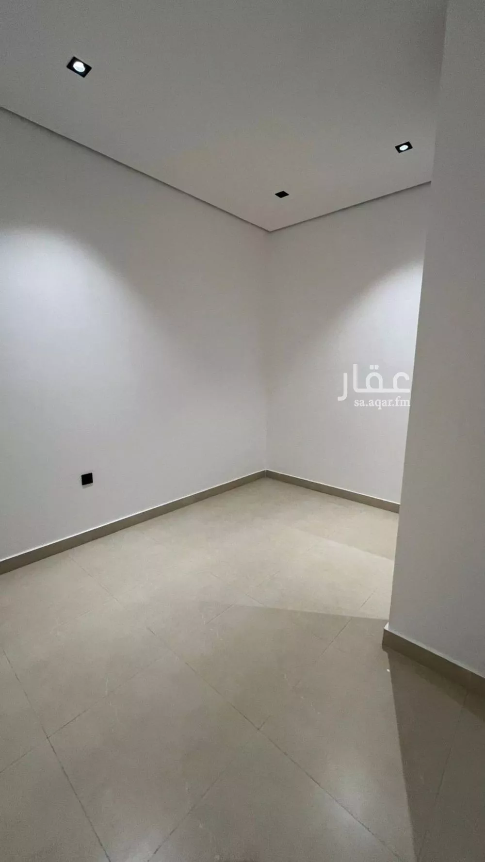 فيلا 4 غرف في العارض 12