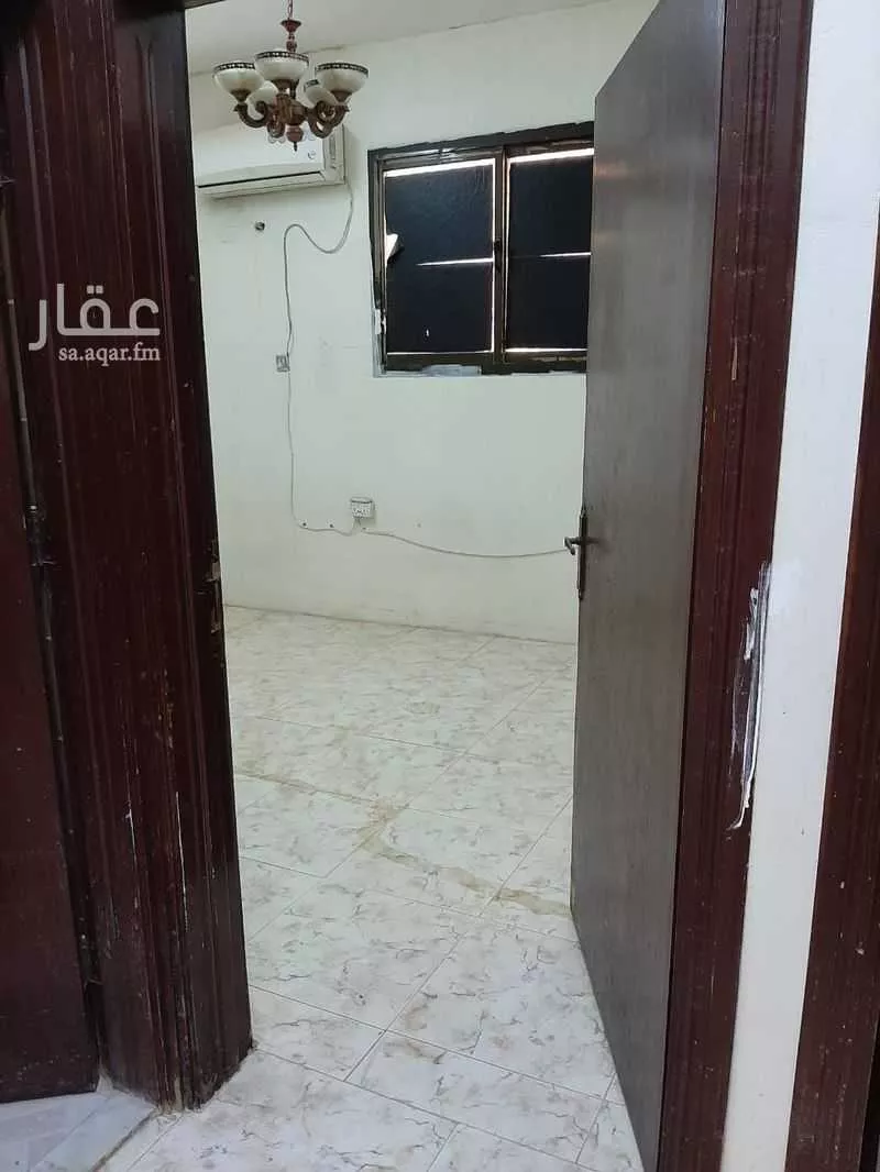 فيلا 7 غرف في العقيق 4