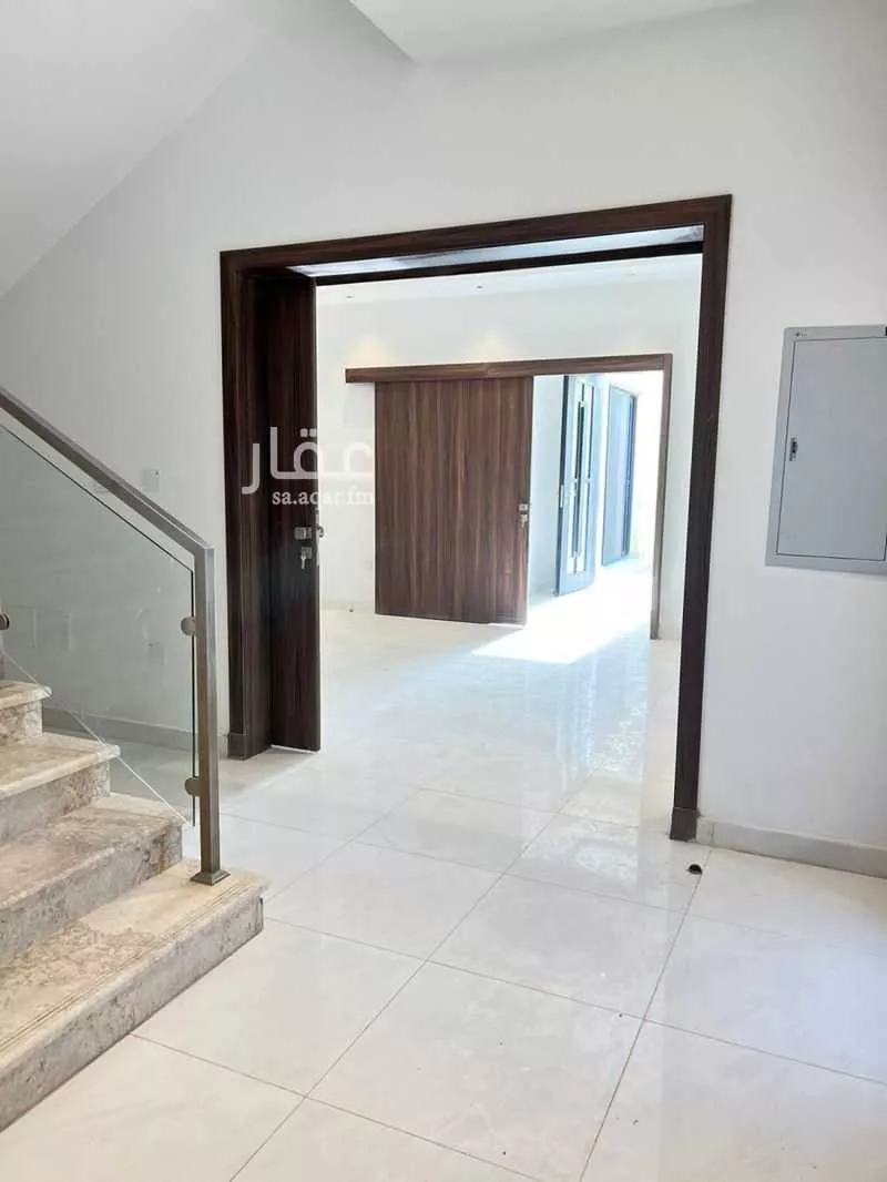 5 bedroom villa in Al Janadriyah 4