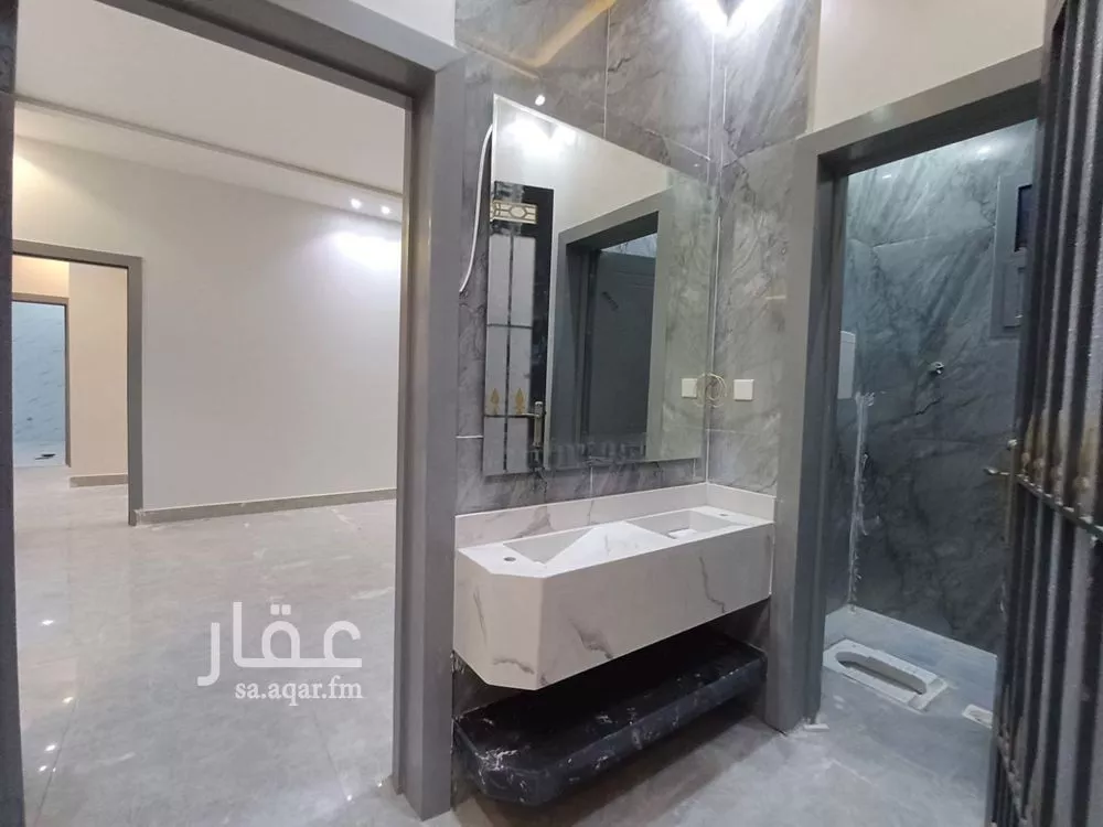 فيلا 8 غرف في الشرق 12