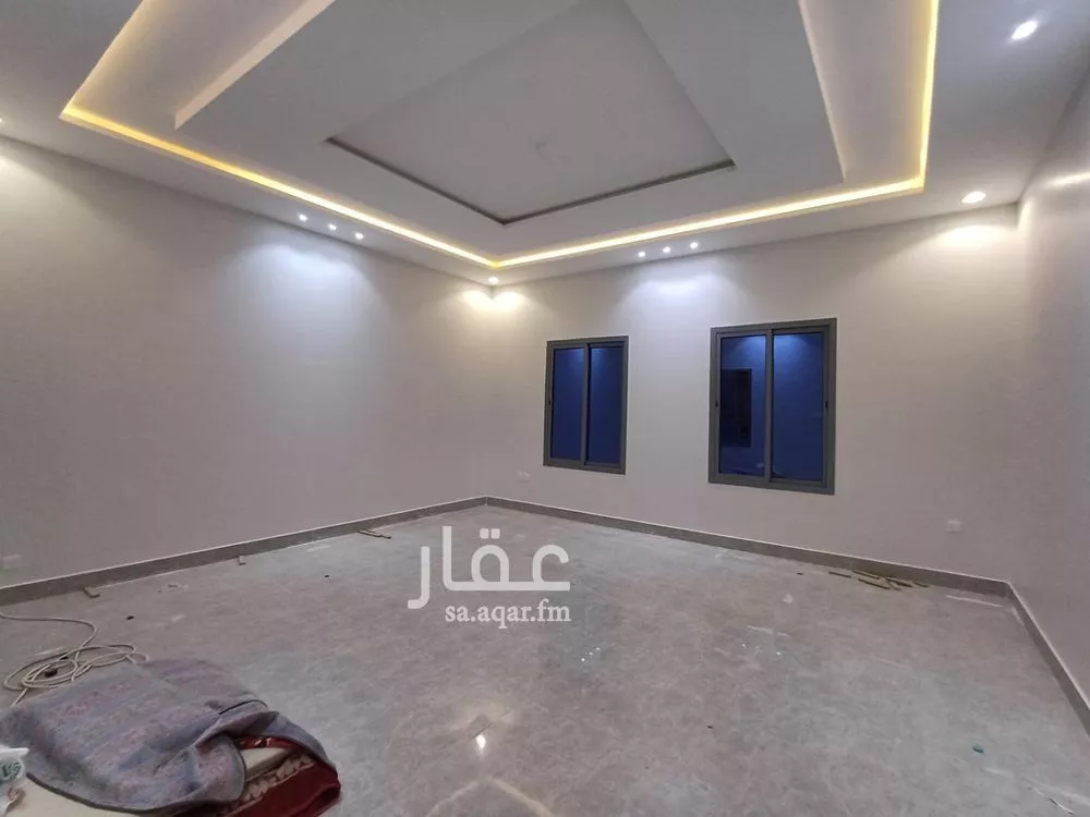 فيلا 8 غرف في الشرق 9