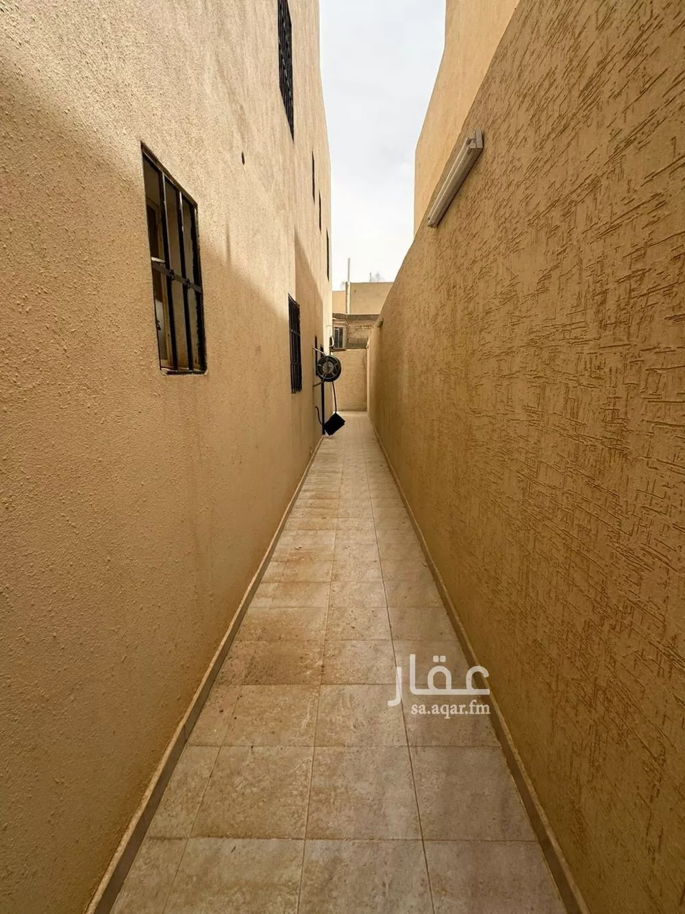 فيلا 6 غرف في عكاظ 8