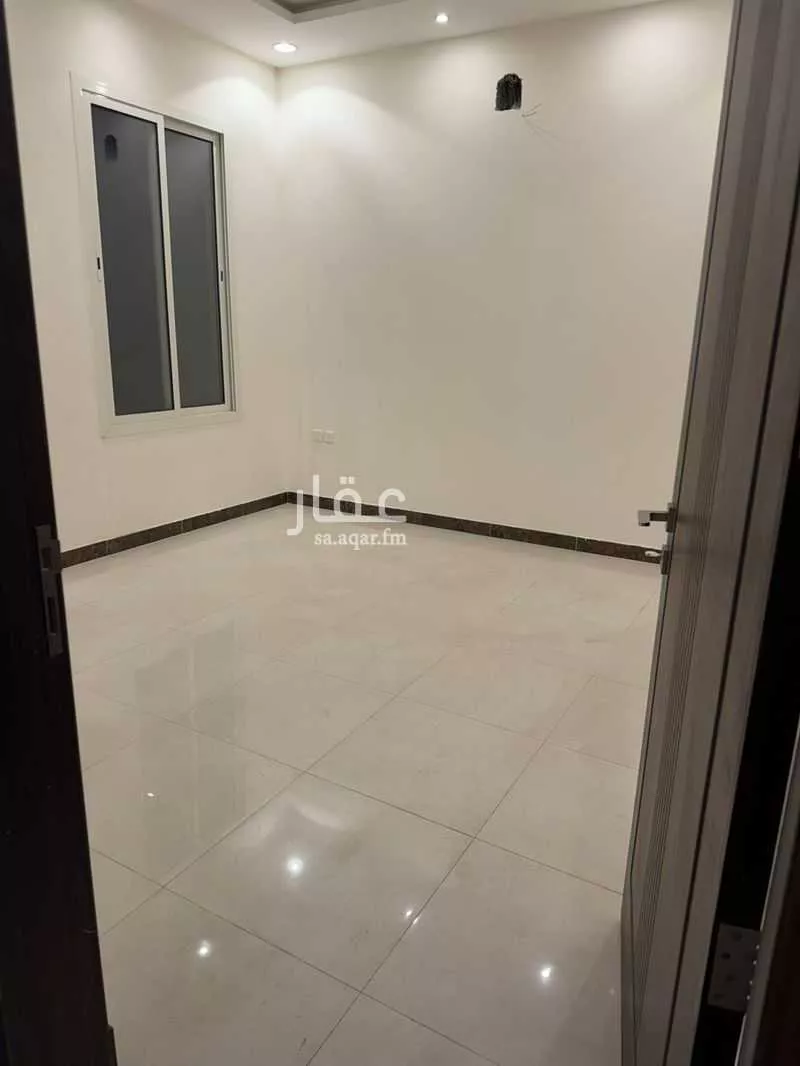 فيلا 7 غرف في عرقة 8