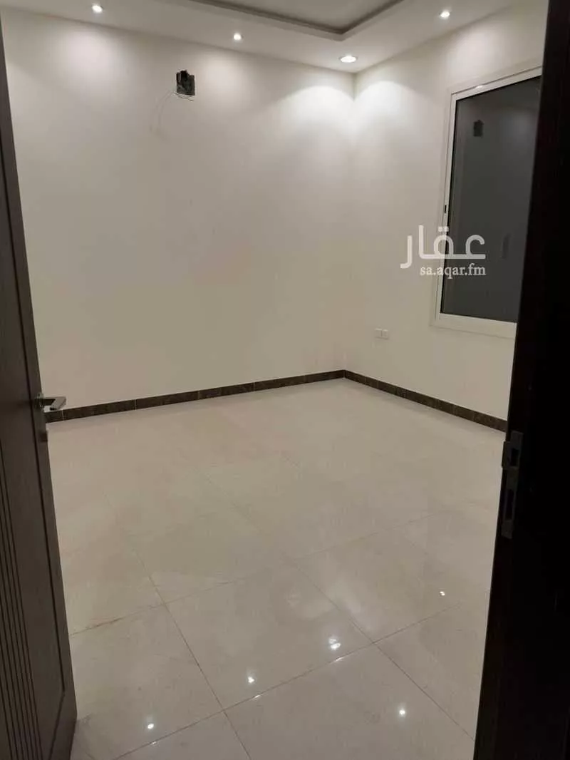فيلا 7 غرف في عرقة 10
