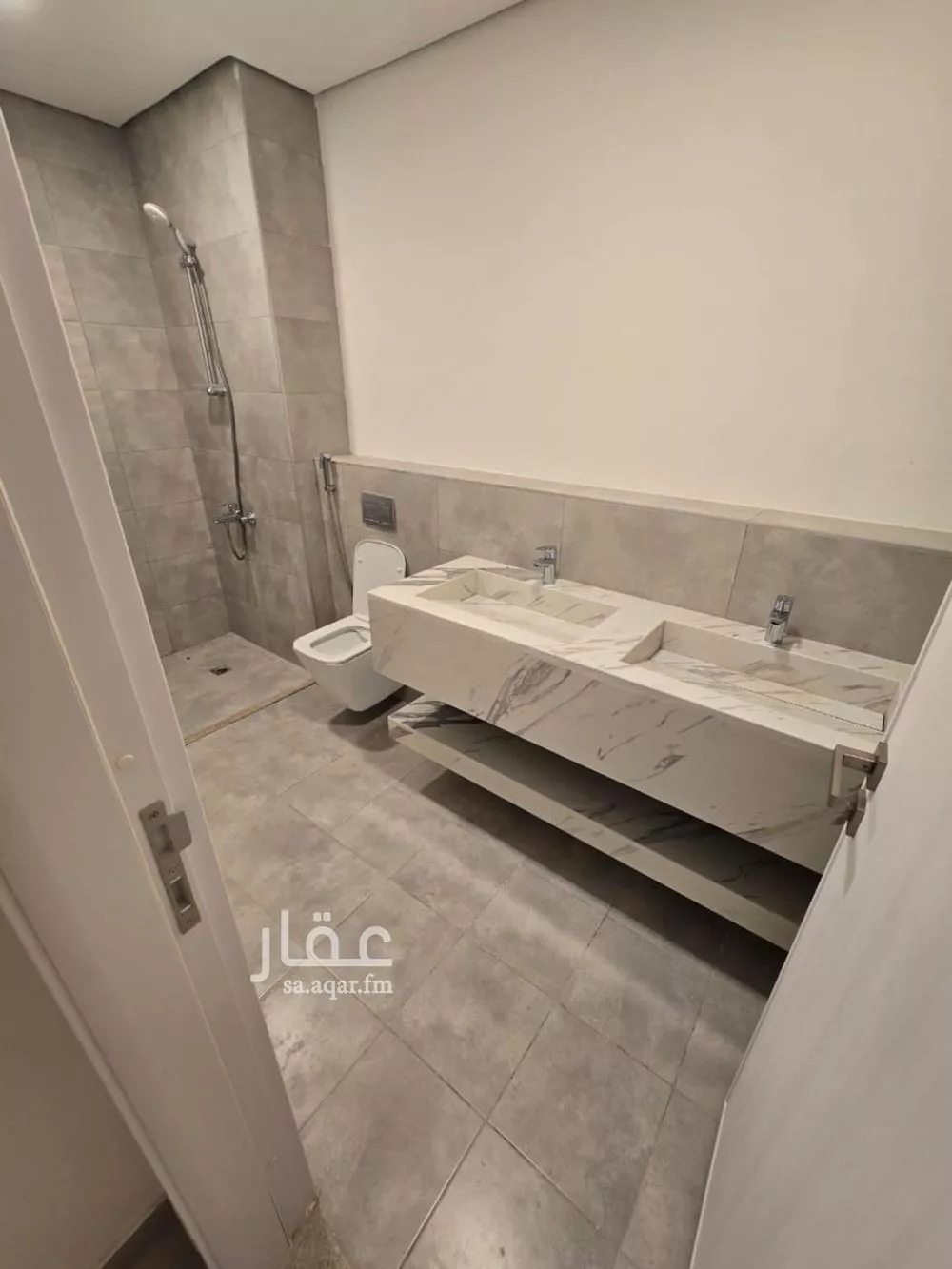 فيلا 5 غرف في النرجس 10