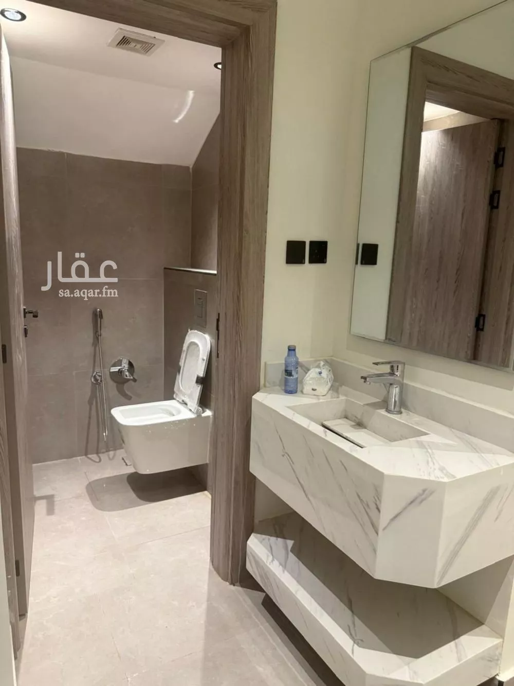 فيلا 6 غرف في الرمال 10