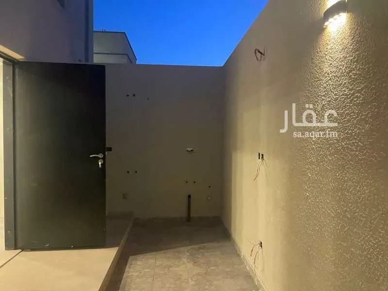 5 bedroom villa in Al Janadriyah 6