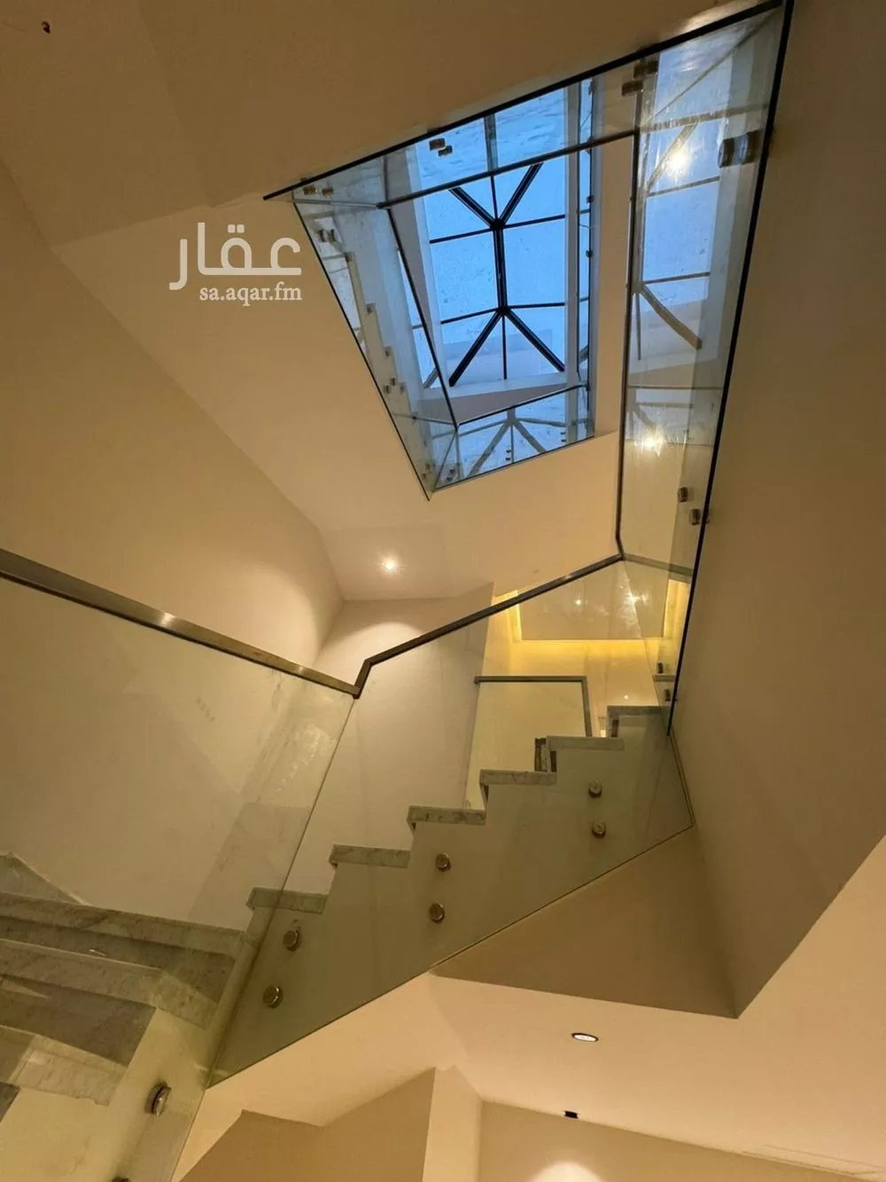 فيلا 6 غرف في النرجس 4