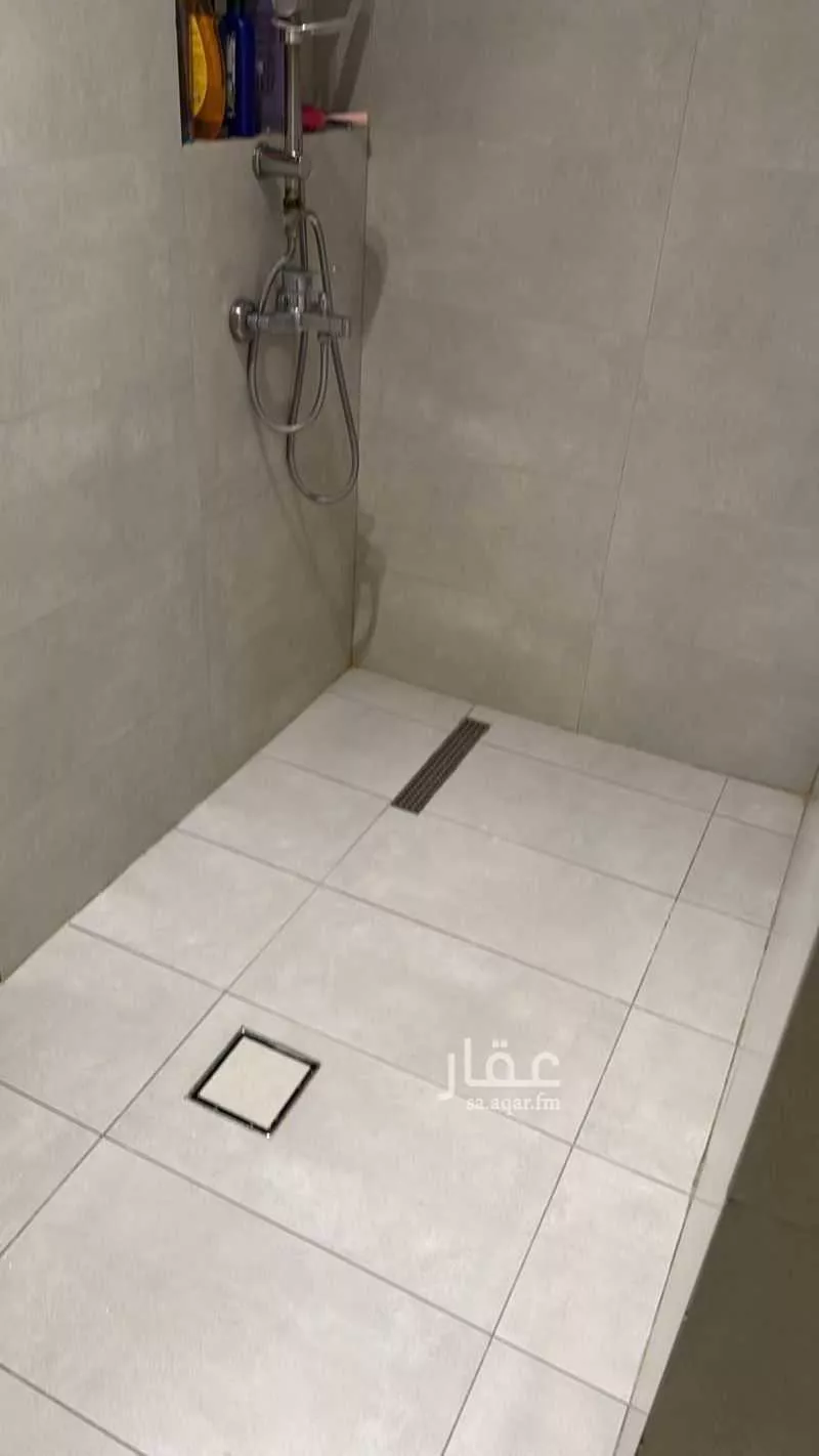 فيلا 9 غرف في الملك فيصل 8