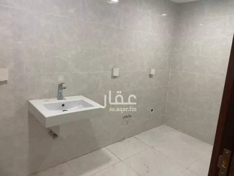 4 bedroom villa in Al Janadriyah 23