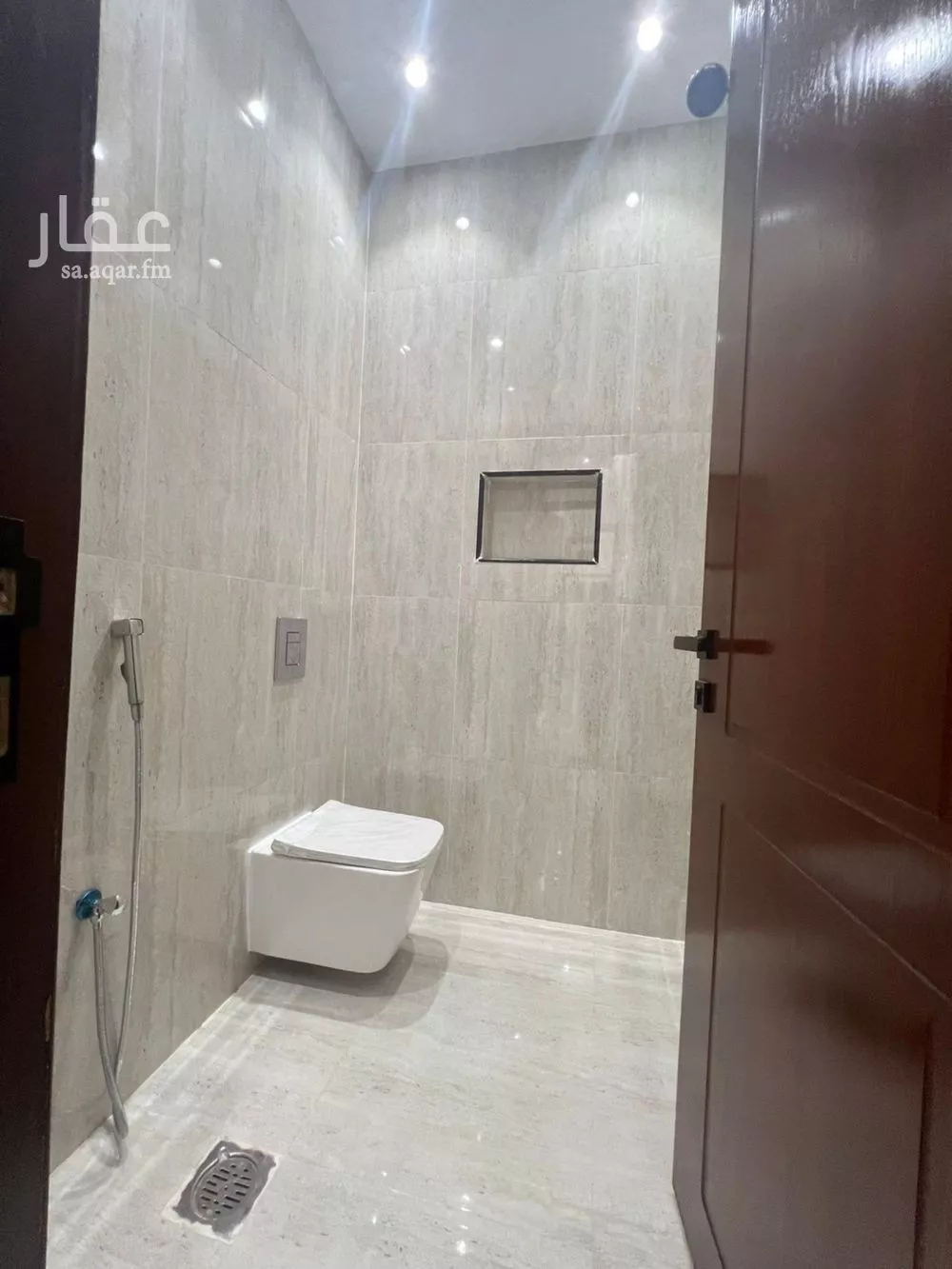 شقة 4 غرف في عكاظ 4