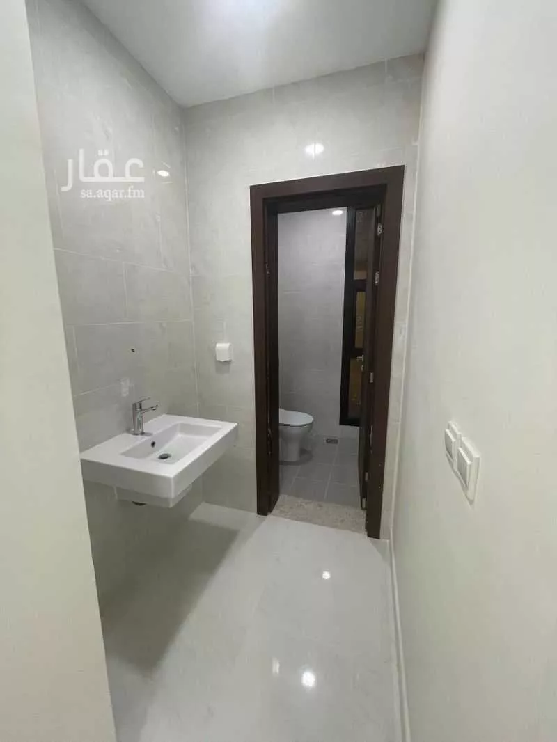 فيلا 5 غرف في الجنادرية 9