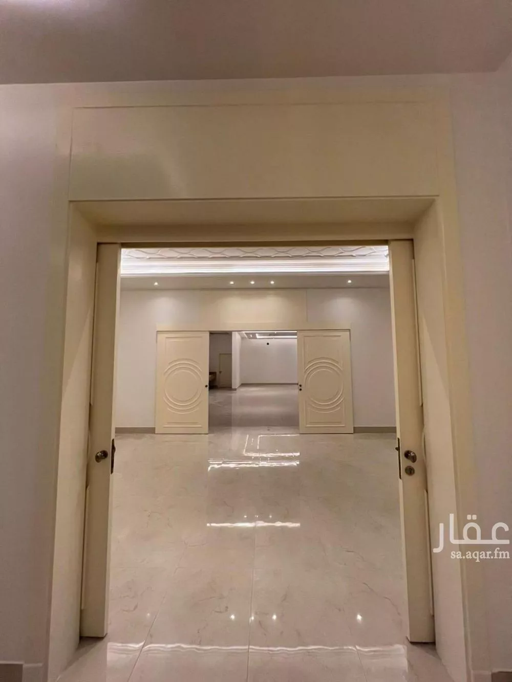 فيلا 5 غرف في النرجس 10
