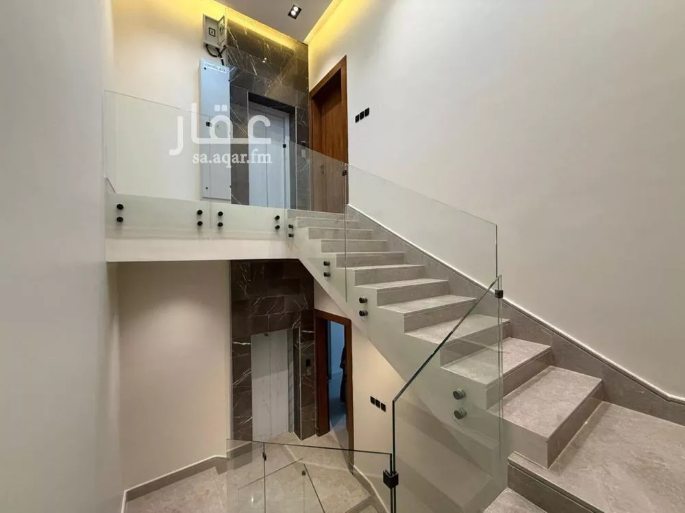 4 bedroom villa in Al Narjis 18