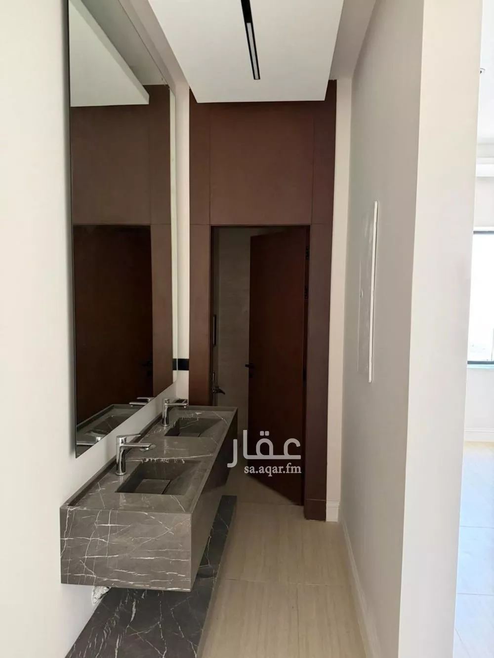فيلا 4 غرف في العارض 10