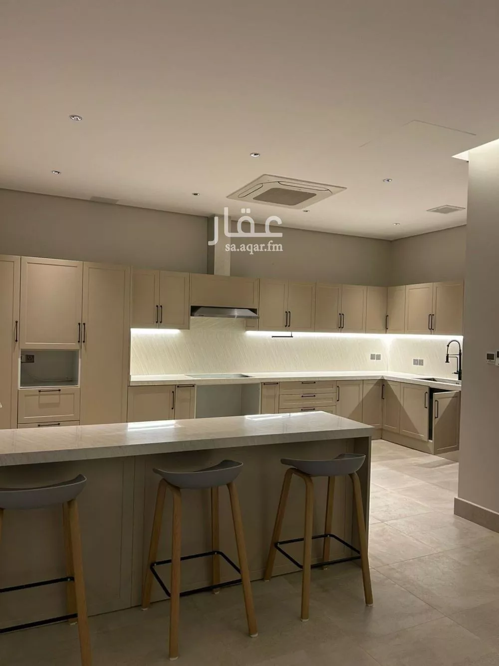 5 bedroom villa in Al Narjis 5