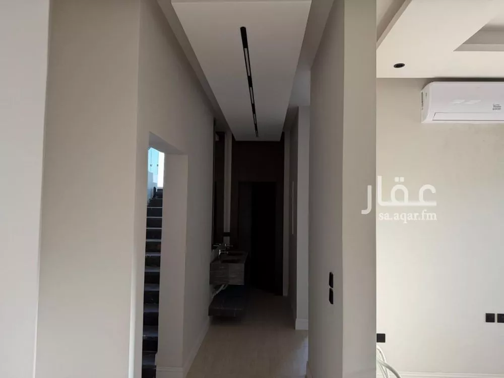 فيلا 4 غرف في العارض 8