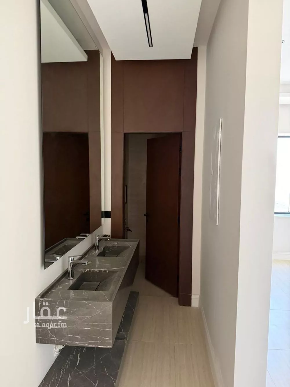 فيلا 4 غرف في العارض 9
