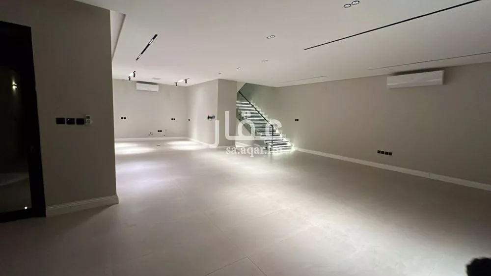 فيلا 5 غرف في العارض 3